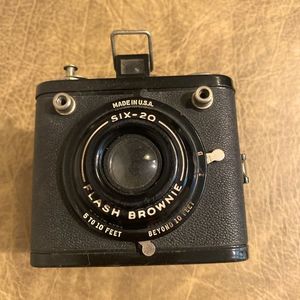 Vintage Flash Brownie Six-20 Camera
